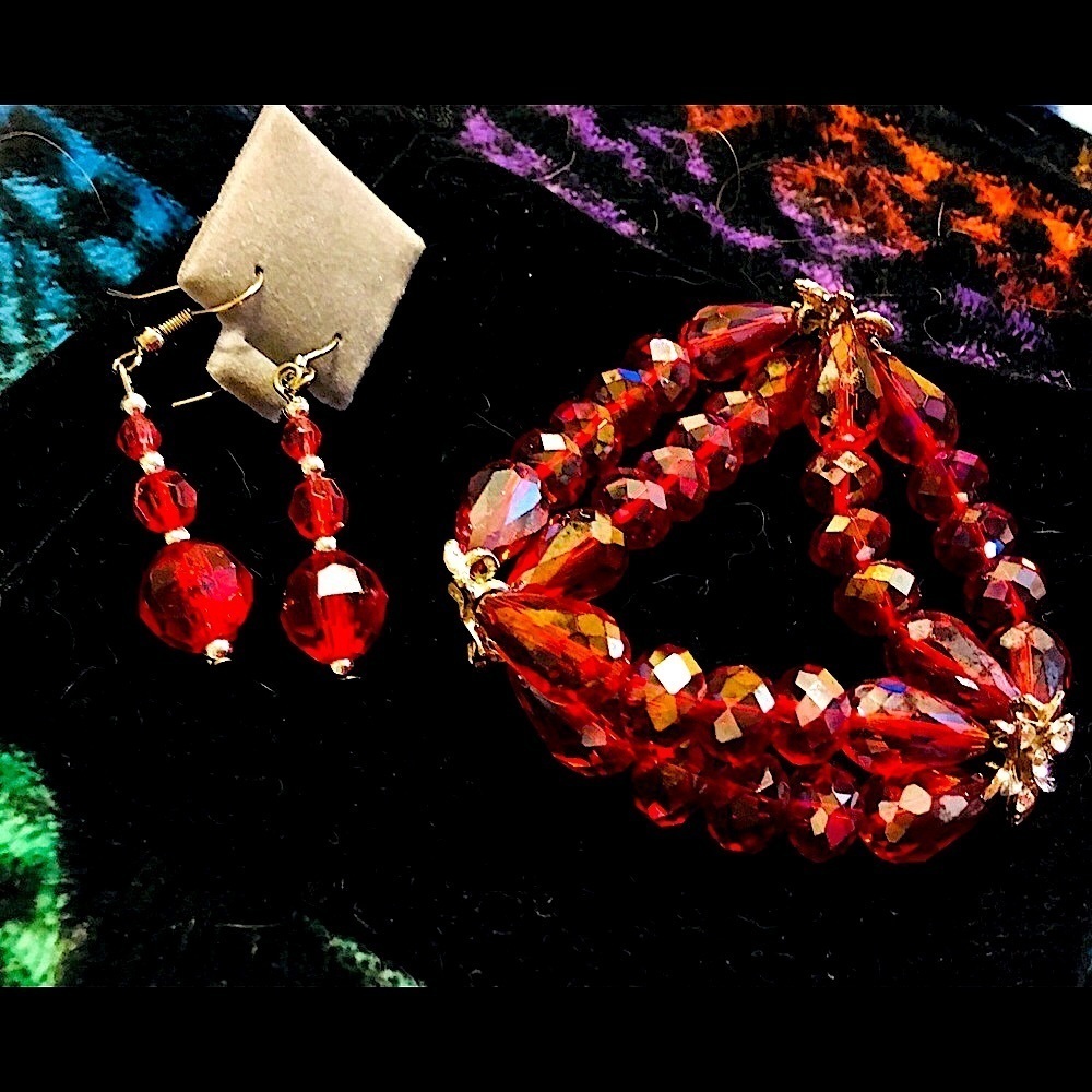Glass beaded bangle and earrings